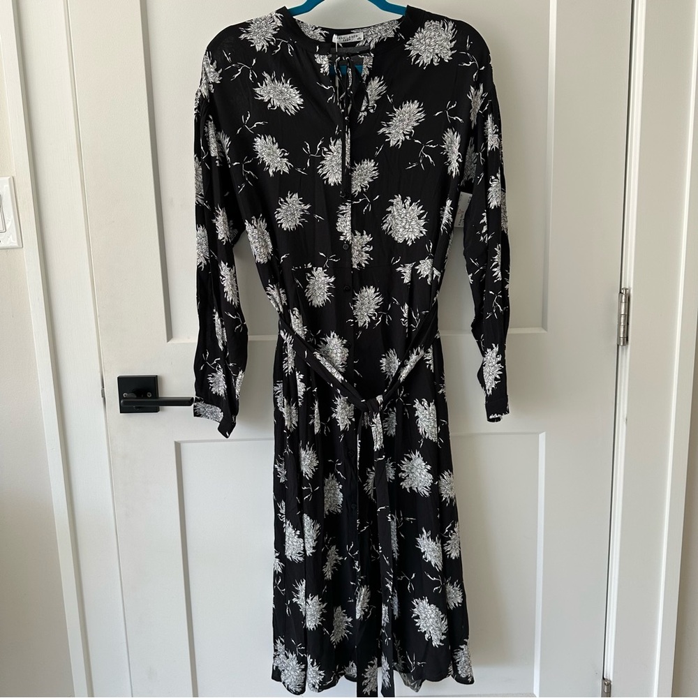 NWT Fansilanen Black Floral Button Down Tie Waist Midi Dress Size L